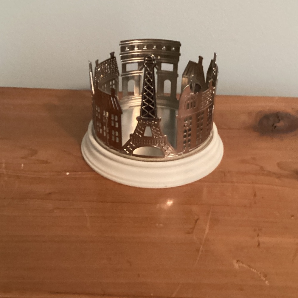Bath and Body Works Cityscape Candle Holder in Silver and White